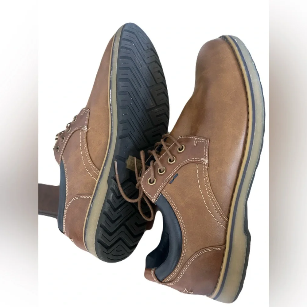 Izod Men's Tan Oxfords